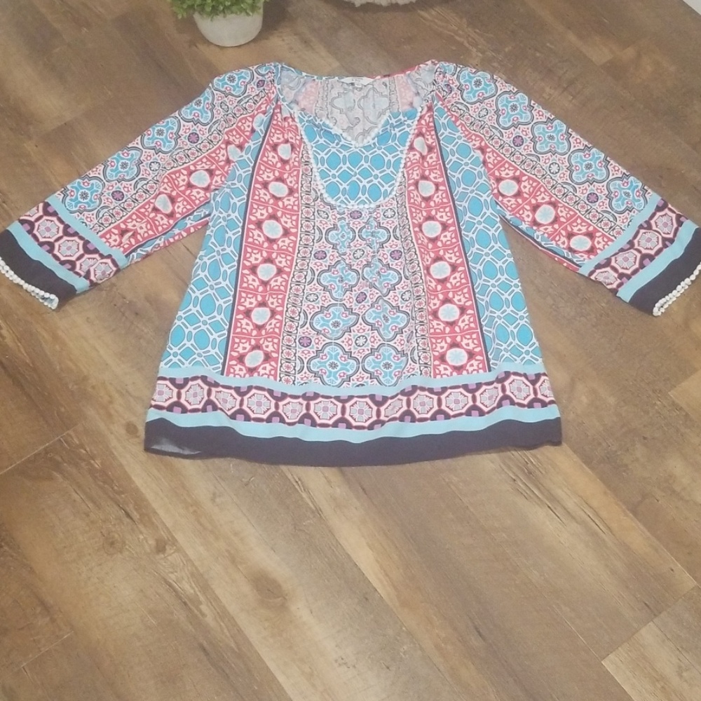 Crown & Ivy Top Size  S